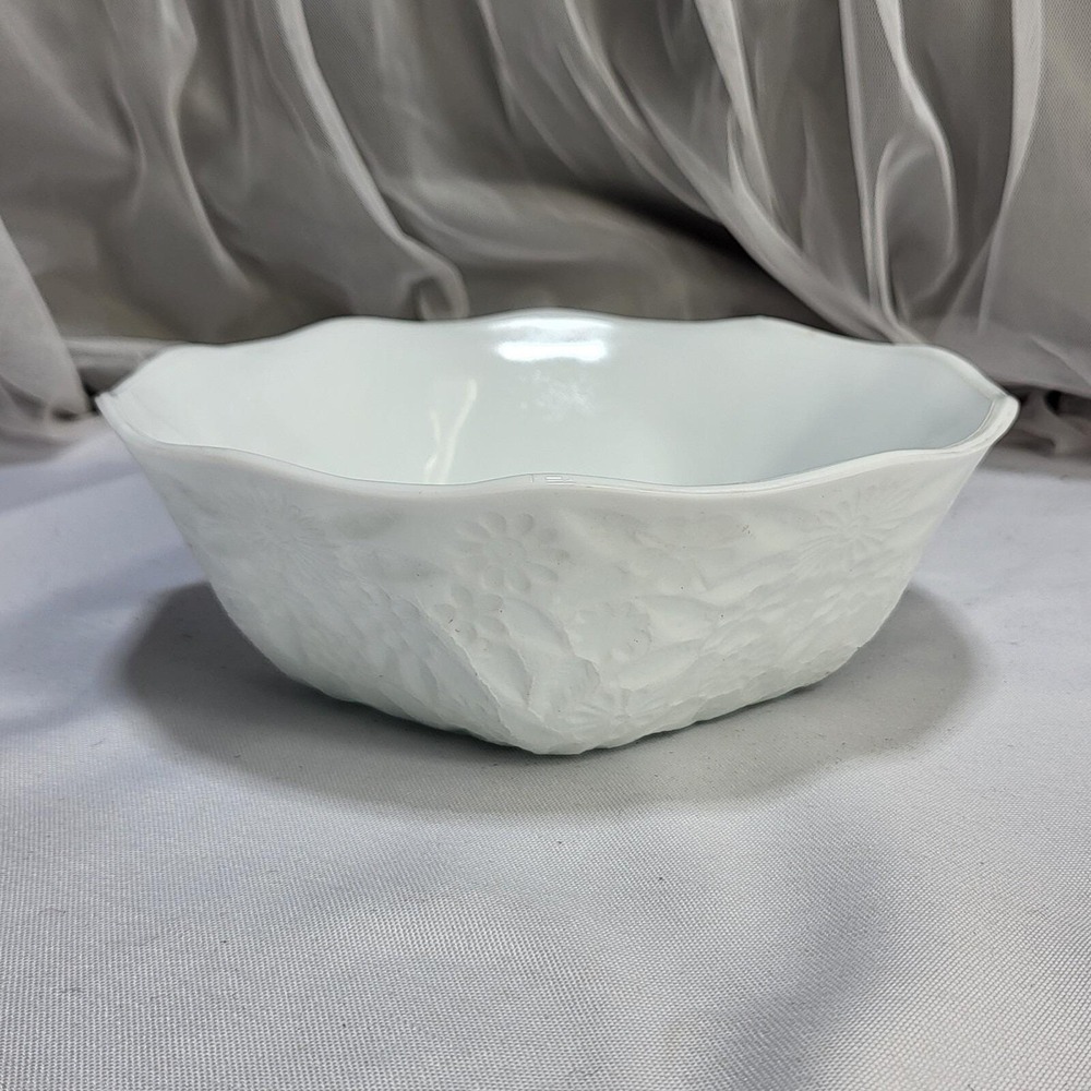 Wildflowers and Daisy Embossed Vintage Bright White Milk Glass Serving Bowl